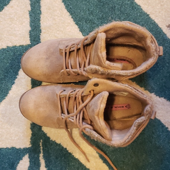 Small boots - Picture 7 of 8